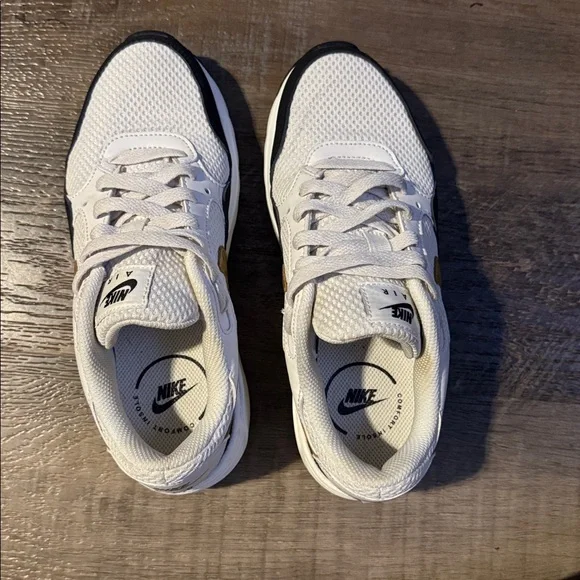 Nike White Black Sneakers with Gold Swoosh - Picture 7 of 8